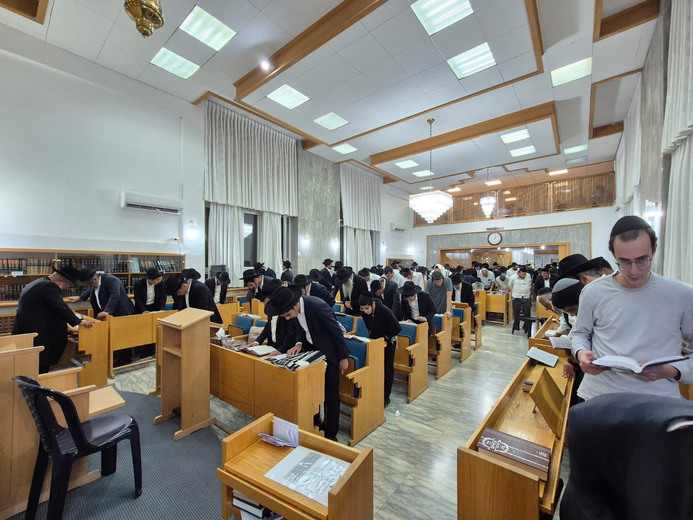 סליחות בבית הכנסת 'מסילת ישרים'