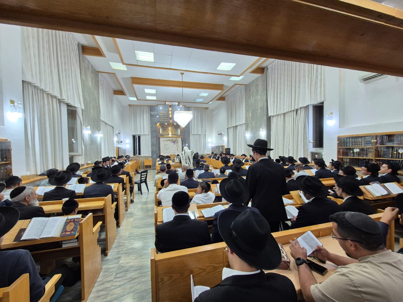 סליחות בבית הכנסת 'מסילת ישרים'