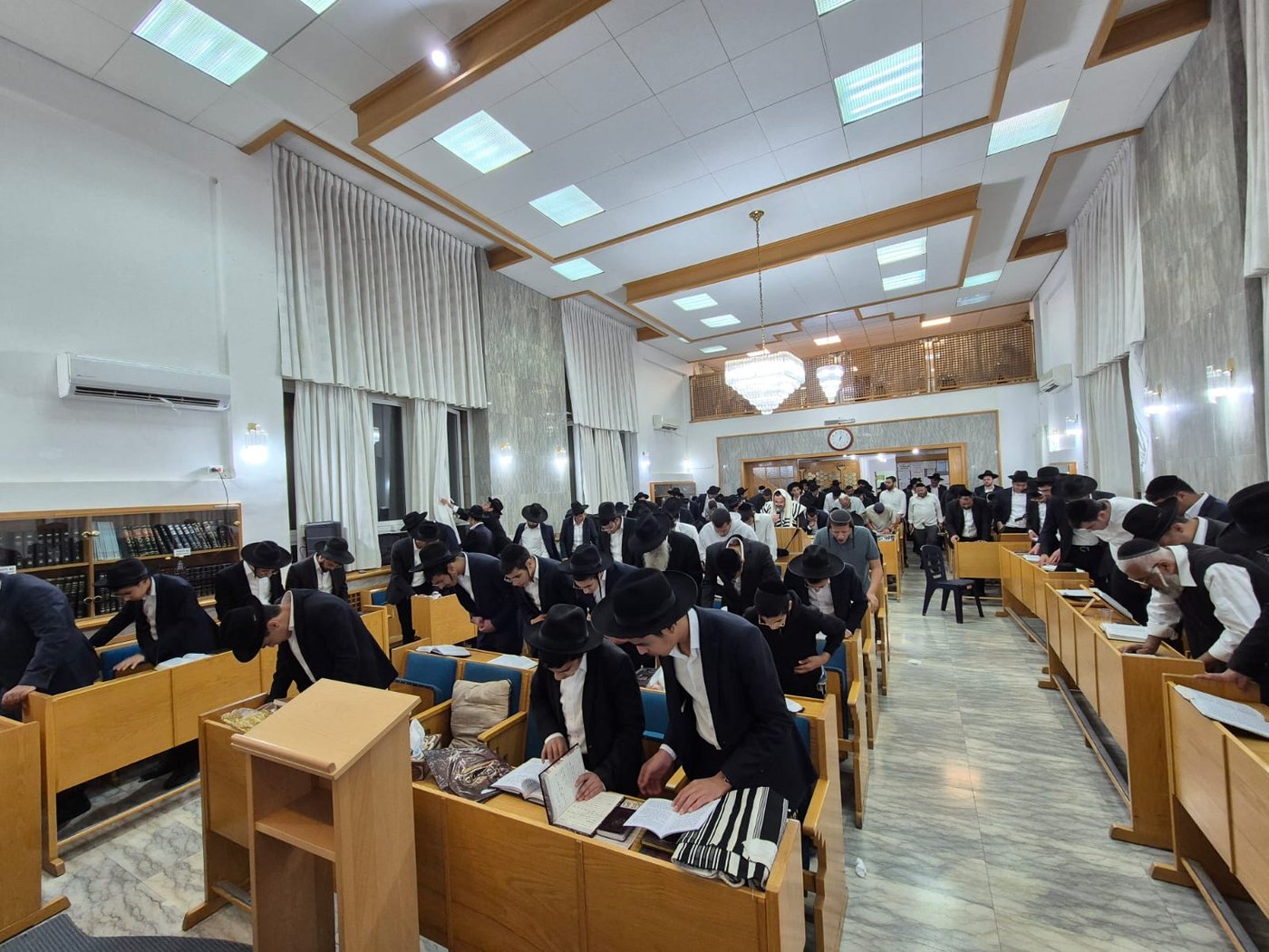 סליחות בבית הכנסת 'מסילת ישרים'