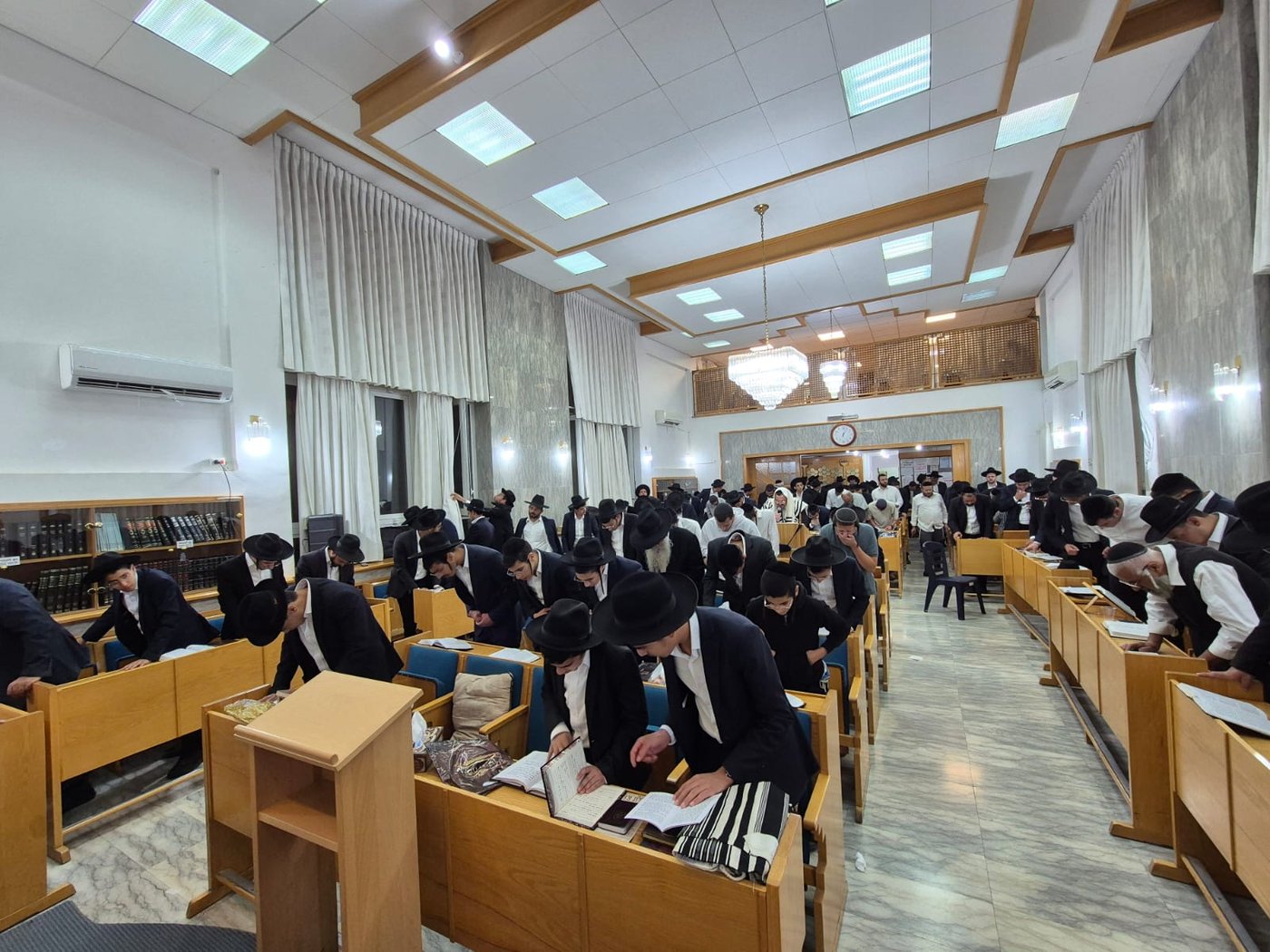 סליחות בבית הכנסת 'מסילת ישרים'
