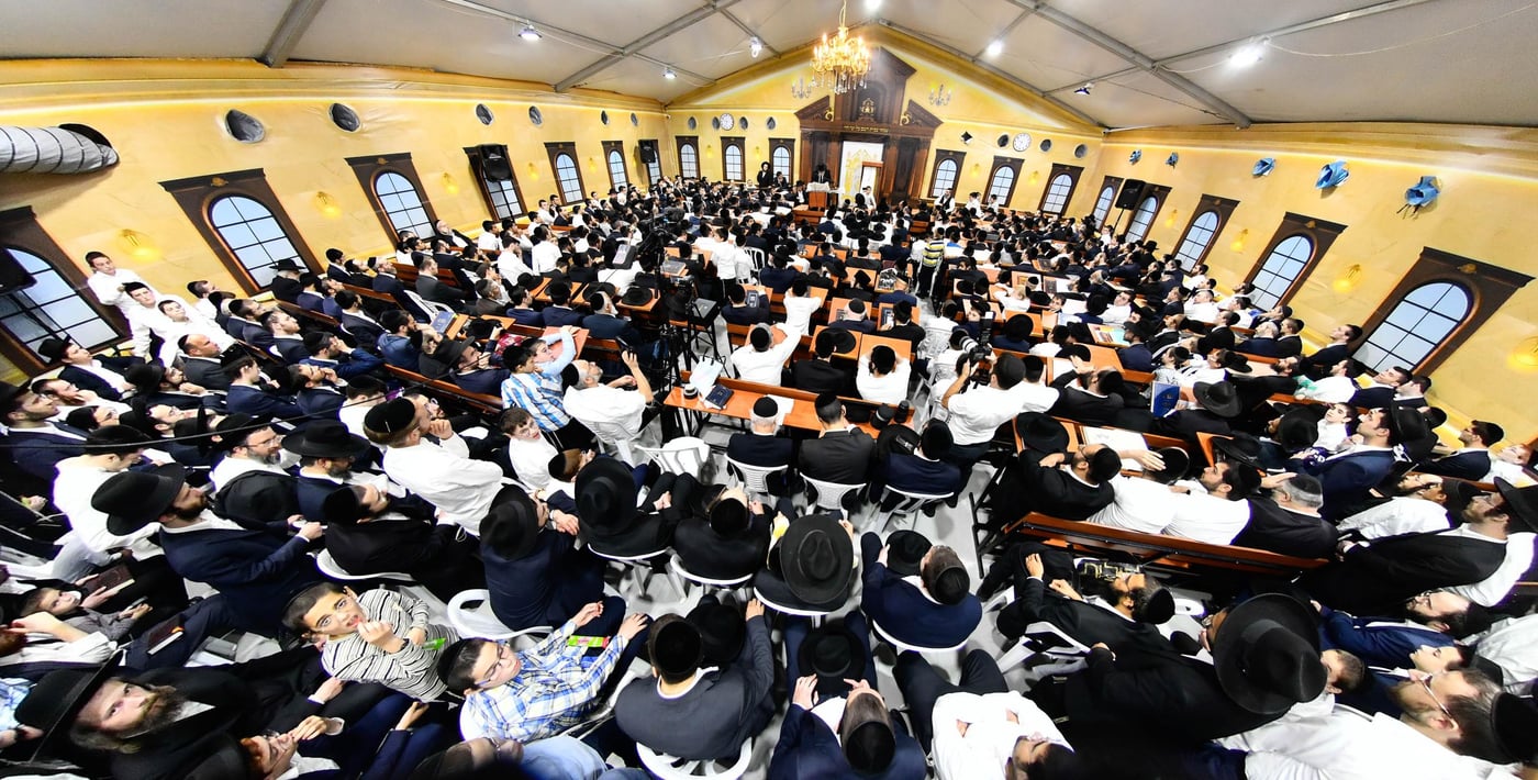 הגאון רבי משה הלל הירש בשיחה בבית השם