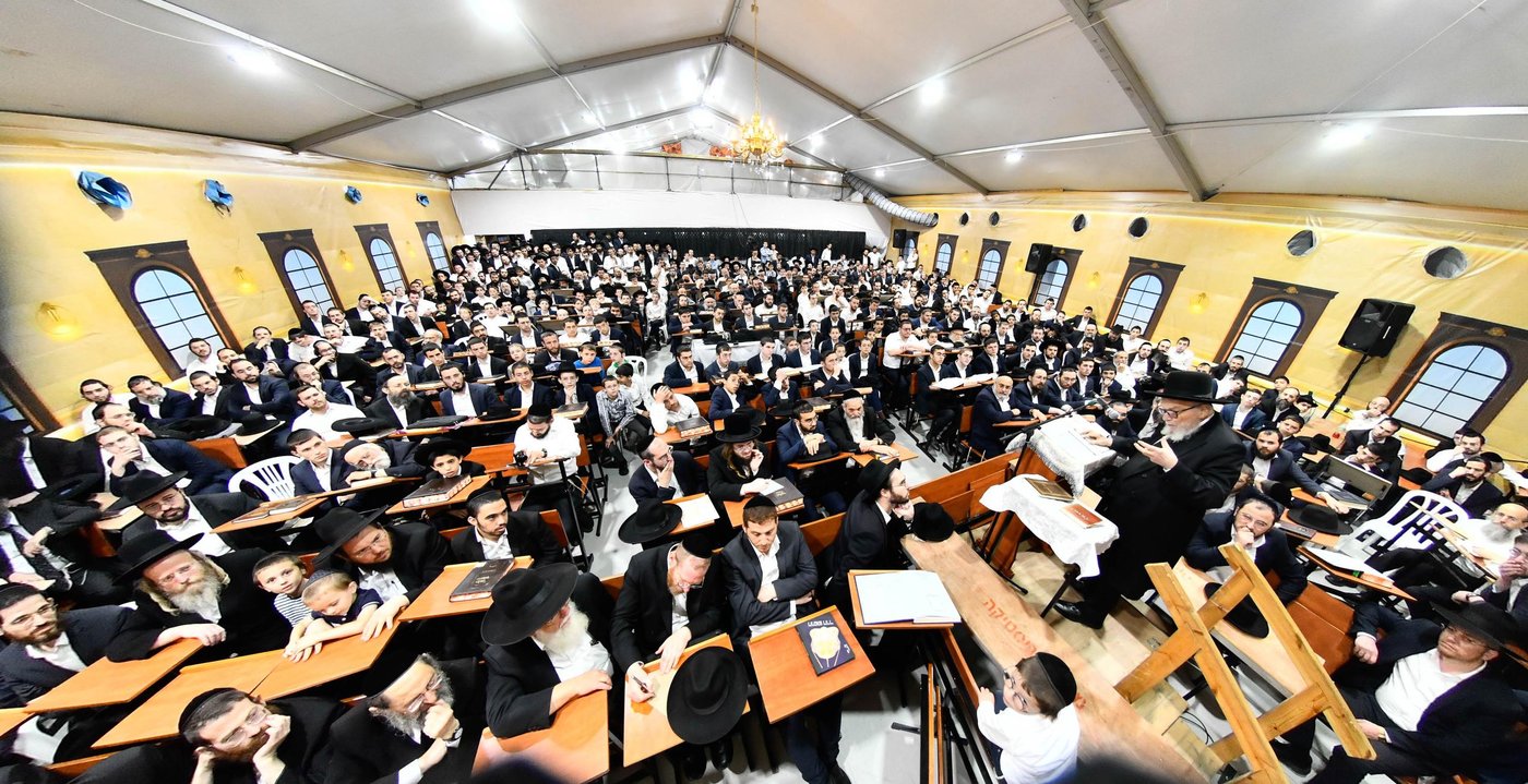 הגאון רבי משה הלל הירש בשיחה בבית השם