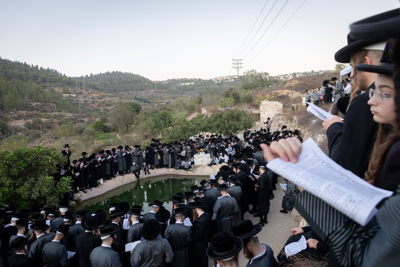 חסידי תולדות אברהם יצחק בתשליך