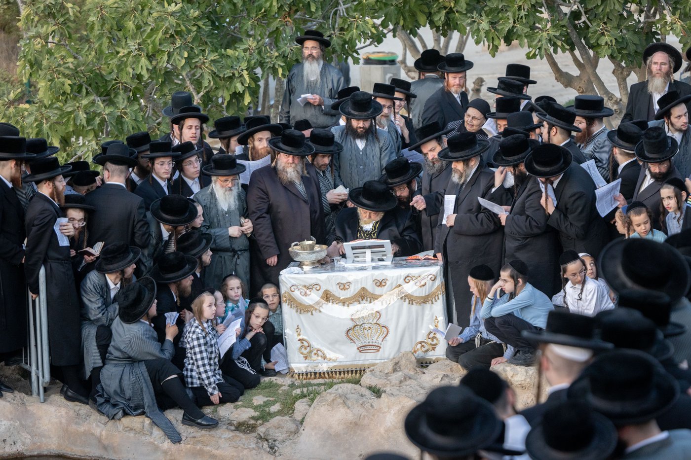 חסידי תולדות אברהם יצחק בתשליך