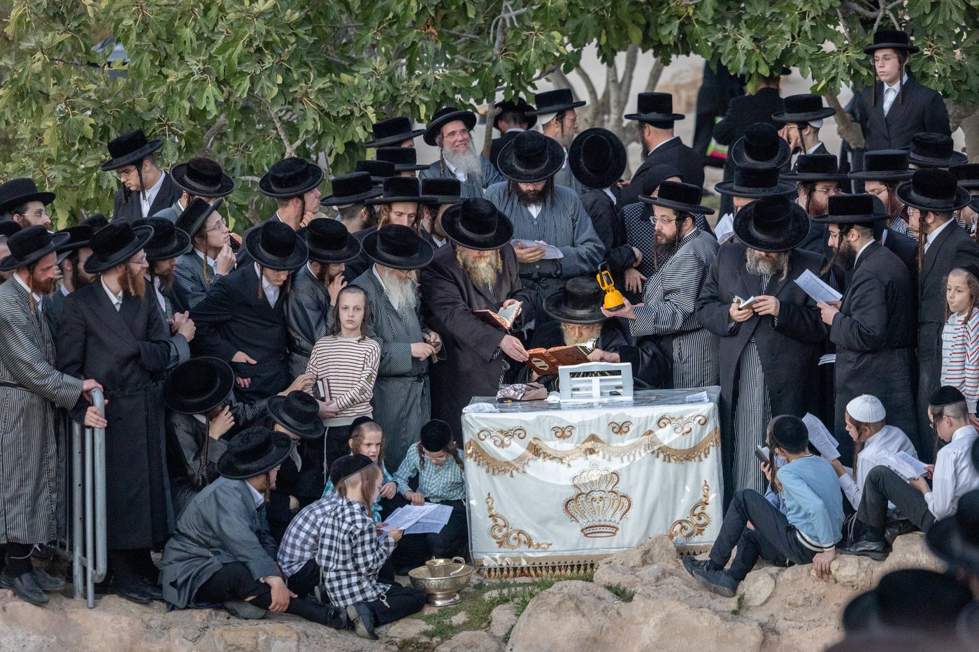 חסידי תולדות אברהם יצחק בתשליך