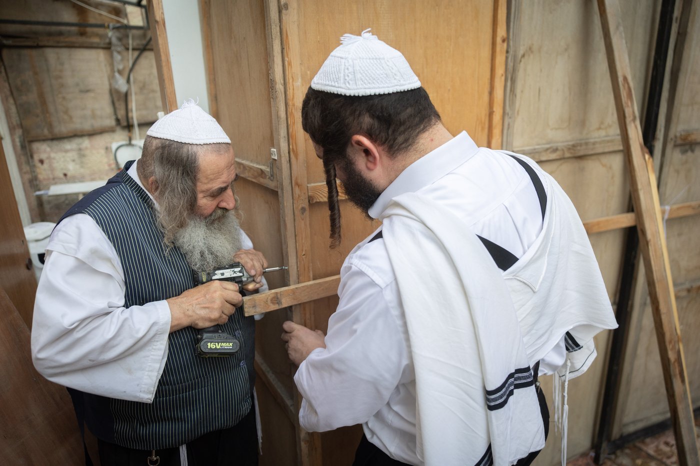 ערב חג סוכות במאה שערים