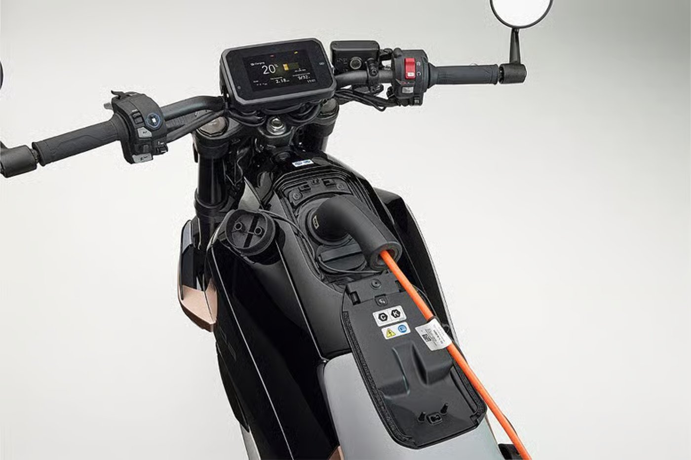 מסך 5 אינץ' ובטעינה חשמלית בלבד