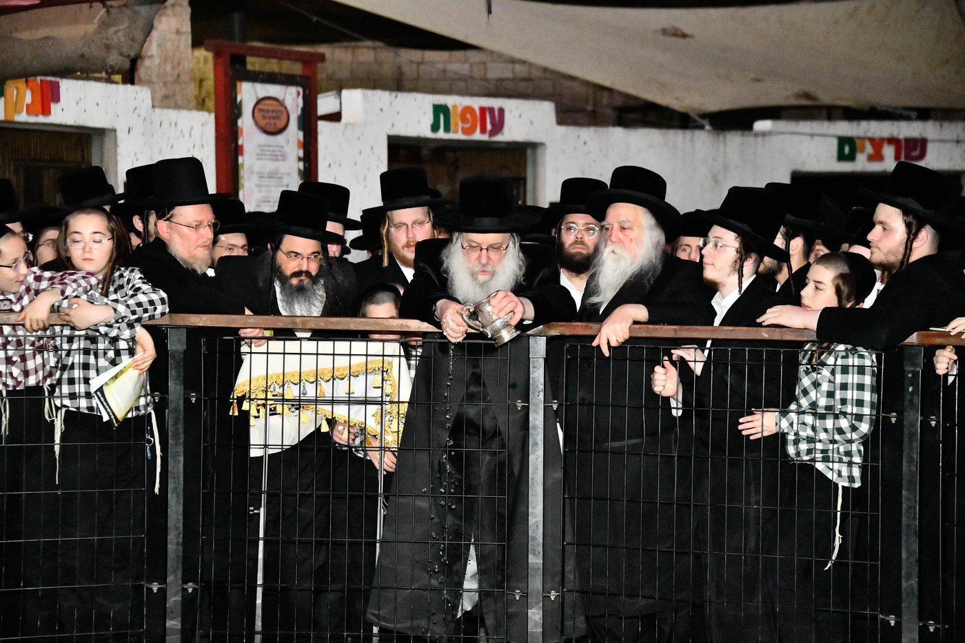 תשליך בחצה"ק נדבורנה