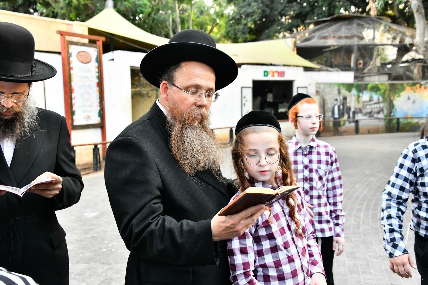 האדמו"ר ממודז'יץ במעמד תשליך