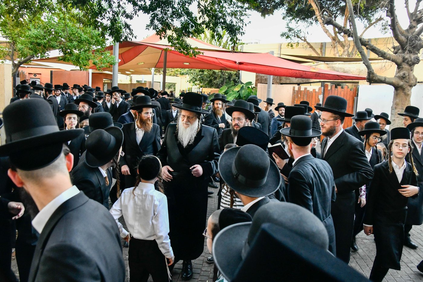 האדמו"ר ממודז'יץ במעמד תשליך
