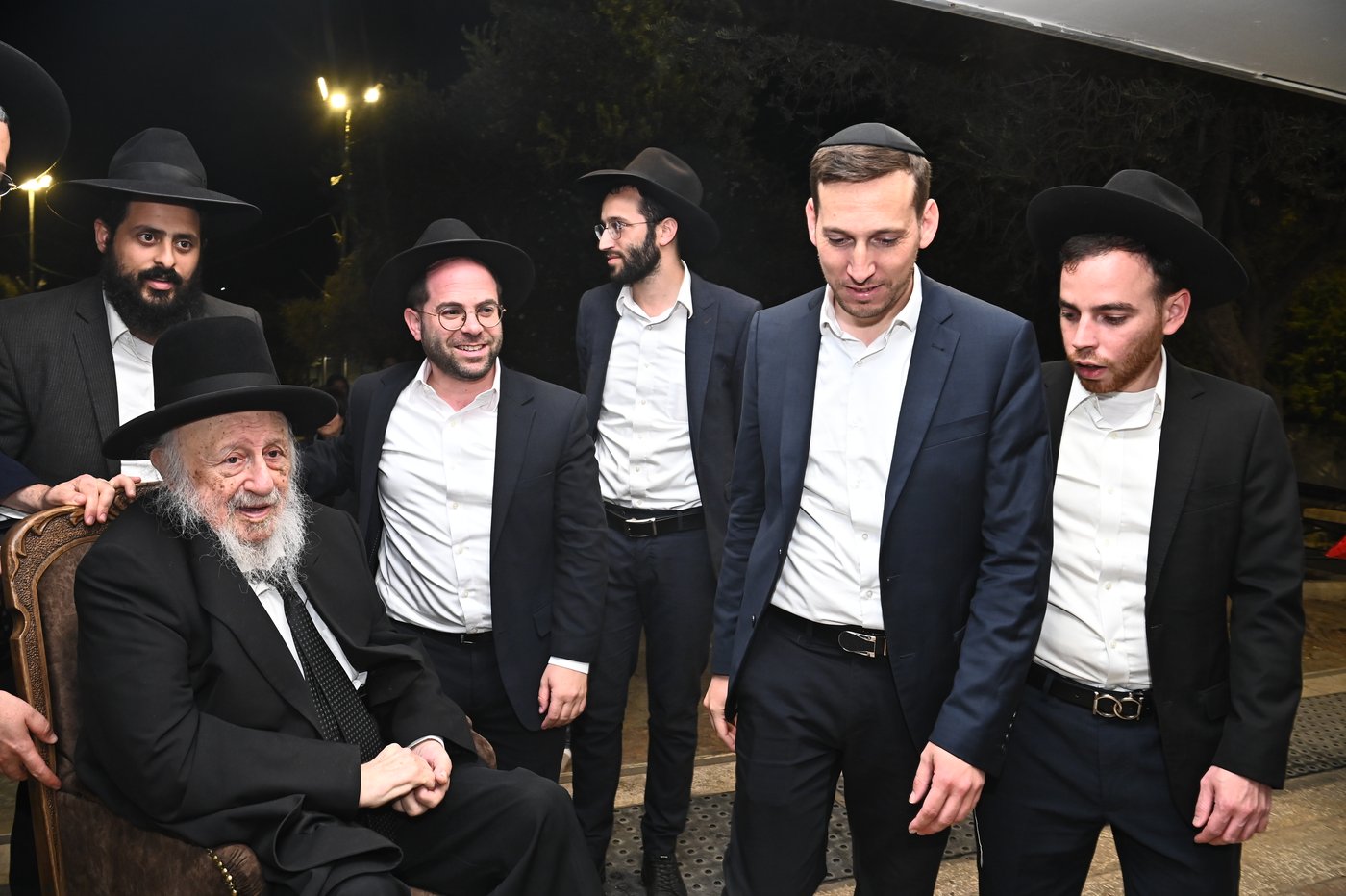 הגרב"ד פוברסקי בתפילה במערת המכפלה בחברון