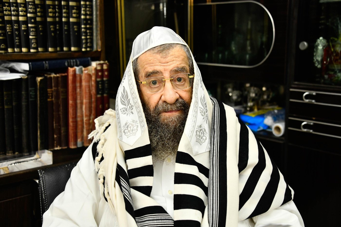 הגאון רבי מסעוד בן שמעון בתפילה זכה בערב כיפור בביתו