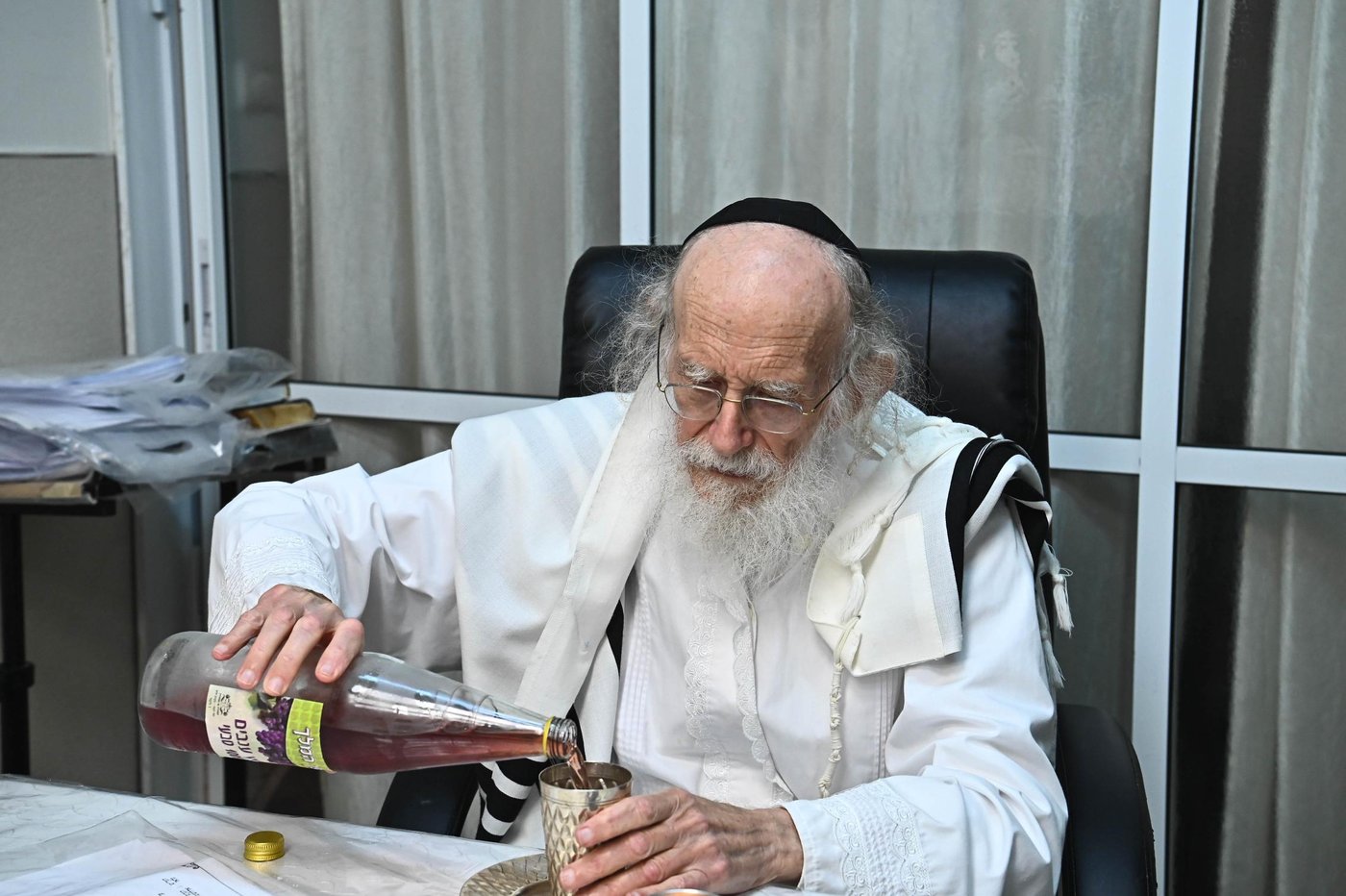 המקובל הגה"צ רבי שמעון גלאי במוצאי יום כיפור