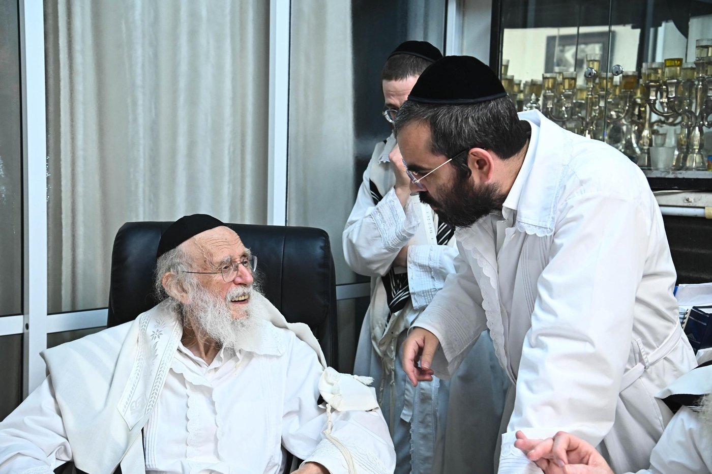 המקובל הגה"צ רבי שמעון גלאי במוצאי יום כיפור