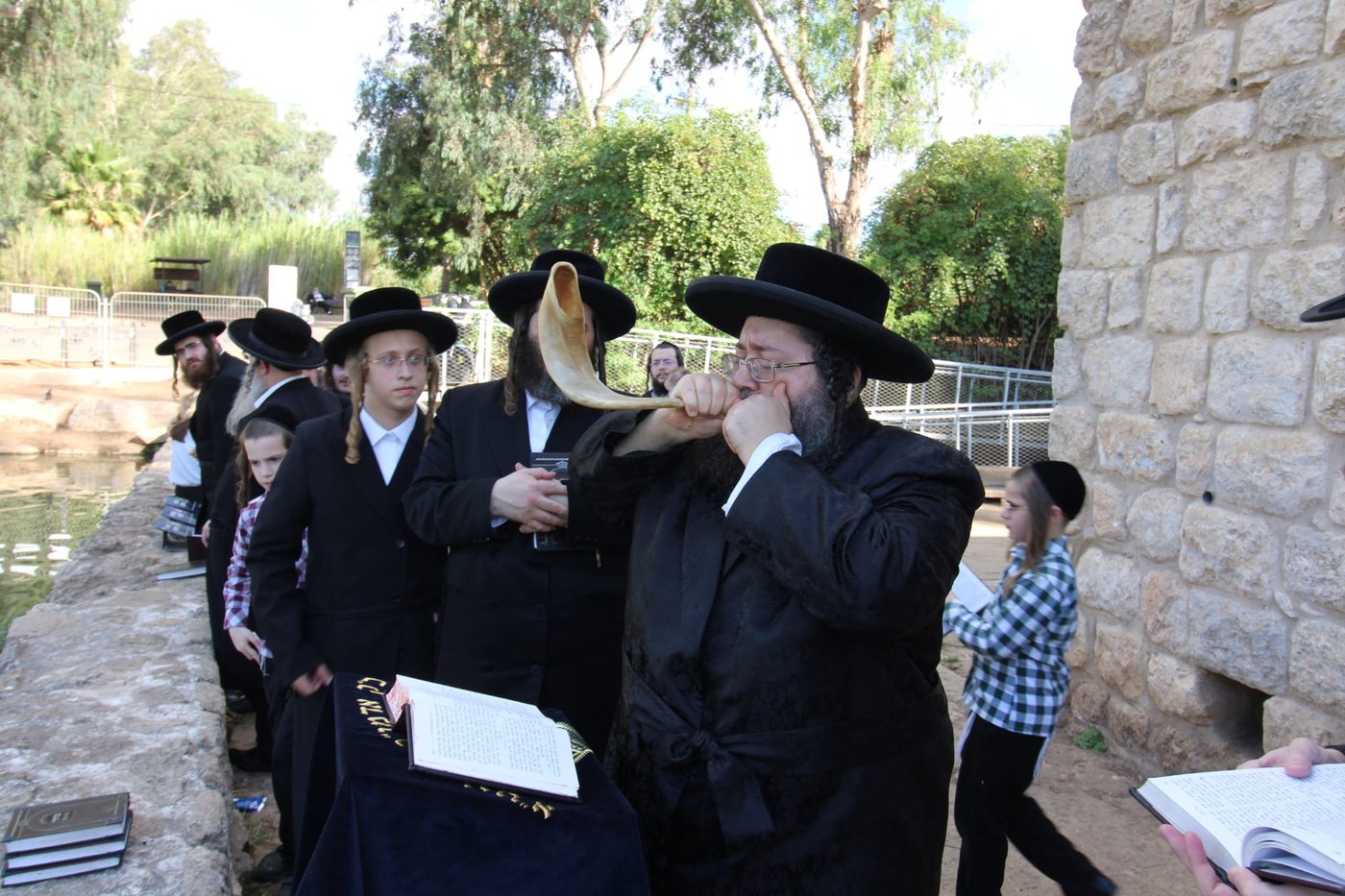  האדמו"ר מצאנז ז'ימגראד בתשליך