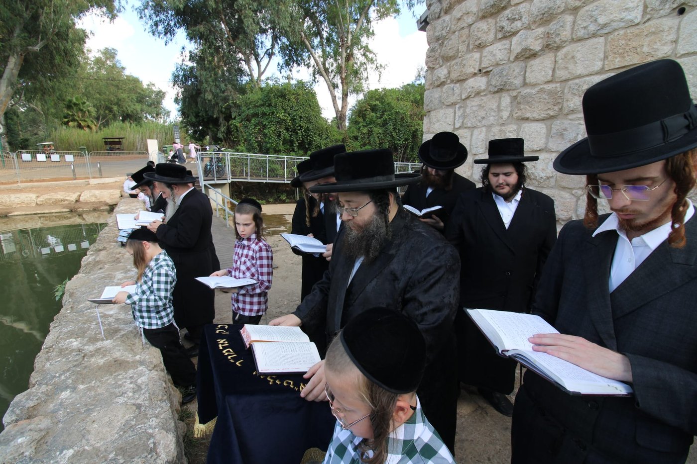  האדמו"ר מצאנז ז'ימגראד בתשליך