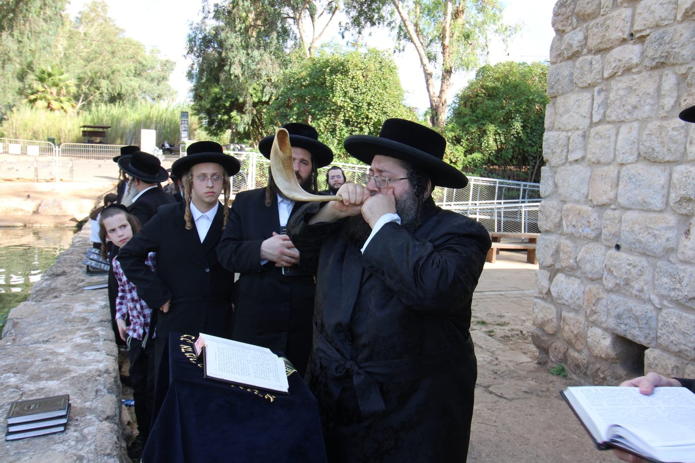  האדמו"ר מצאנז ז'ימגראד בתשליך