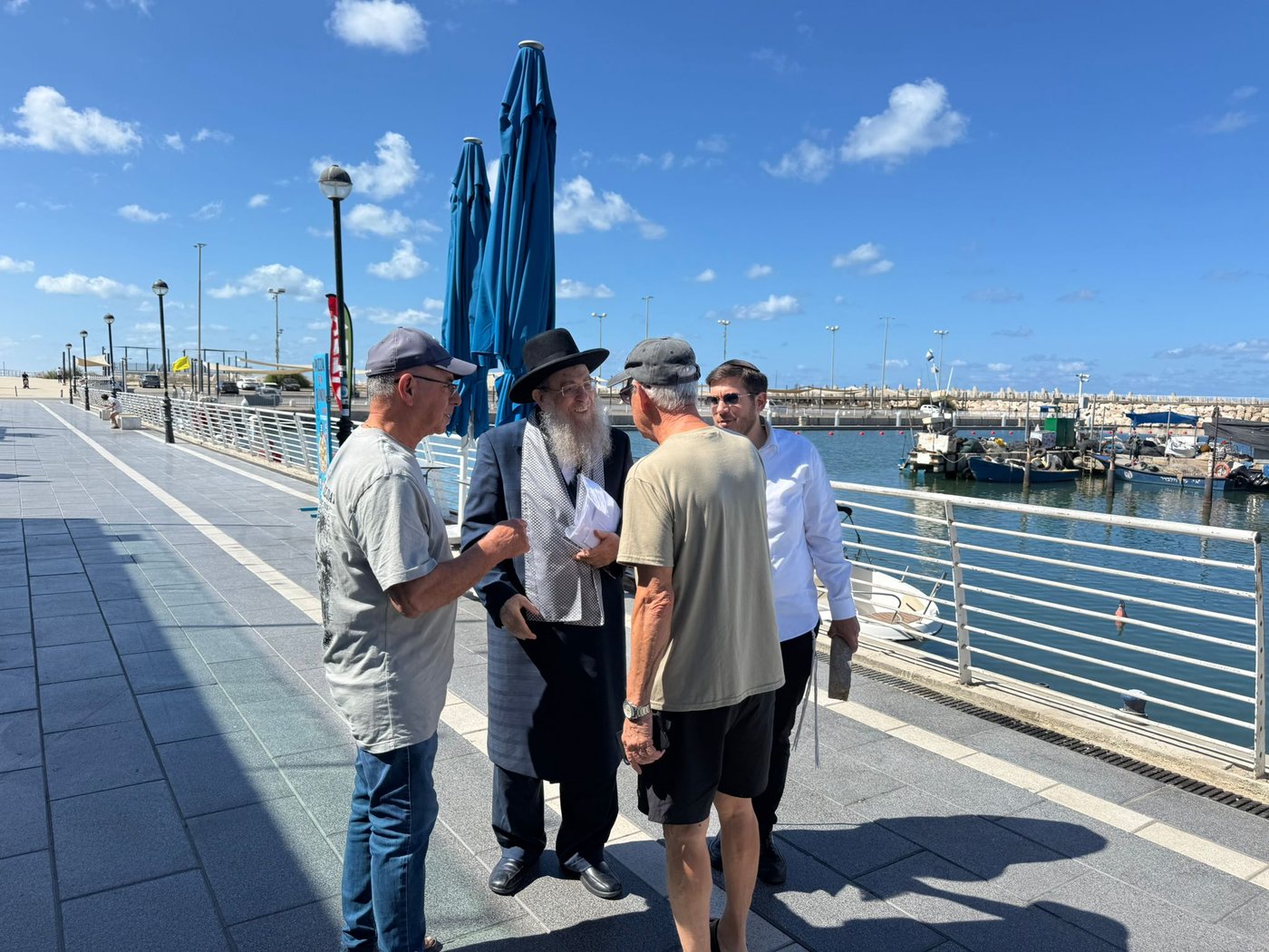הגאון רבי יצחק ברדא בערב כיפור בלב הים באשקלון