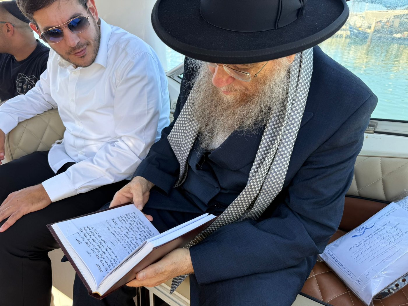 הגאון רבי יצחק ברדא בערב כיפור בלב הים באשקלון