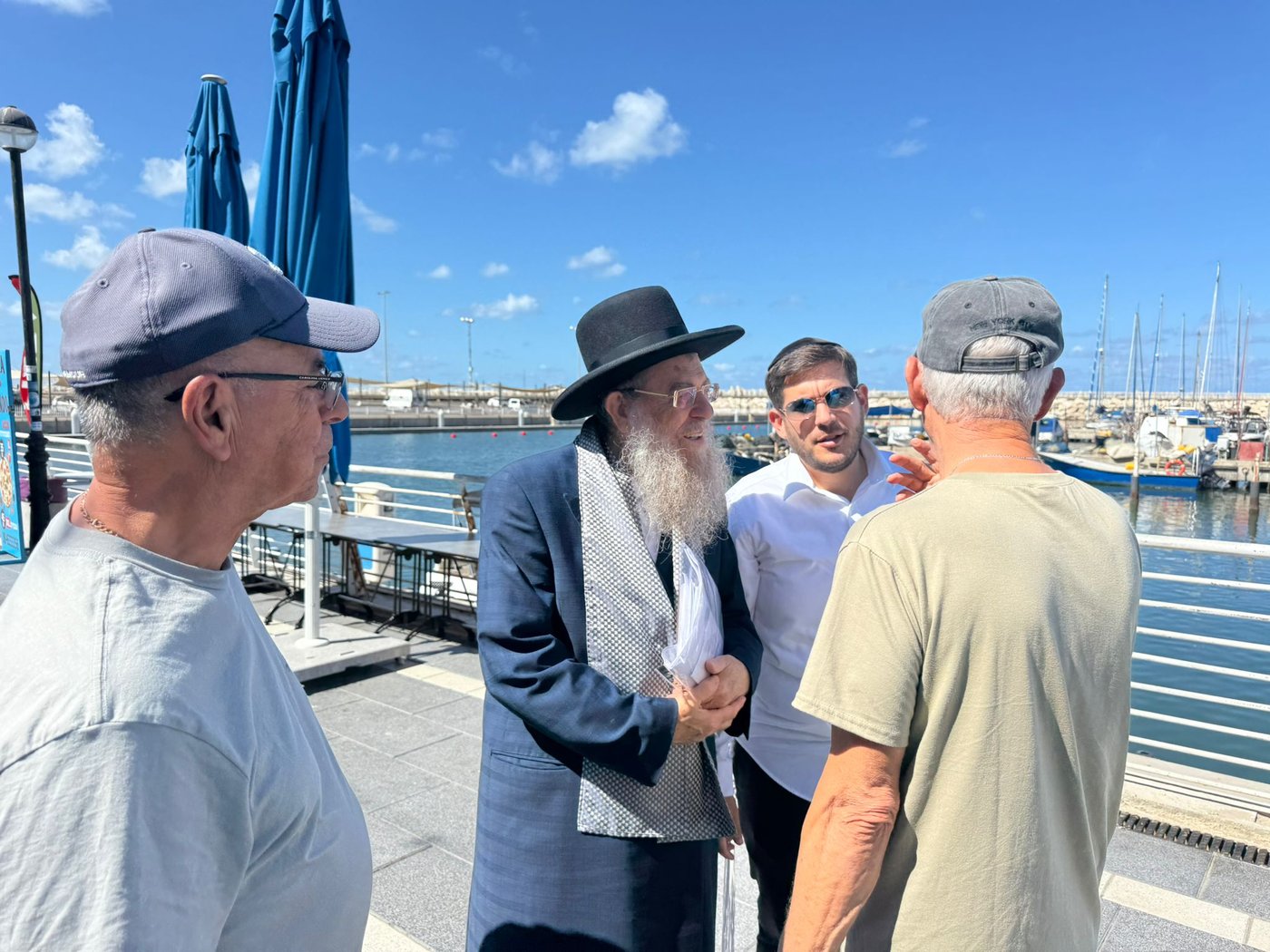 הגאון רבי יצחק ברדא בערב כיפור בלב הים באשקלון