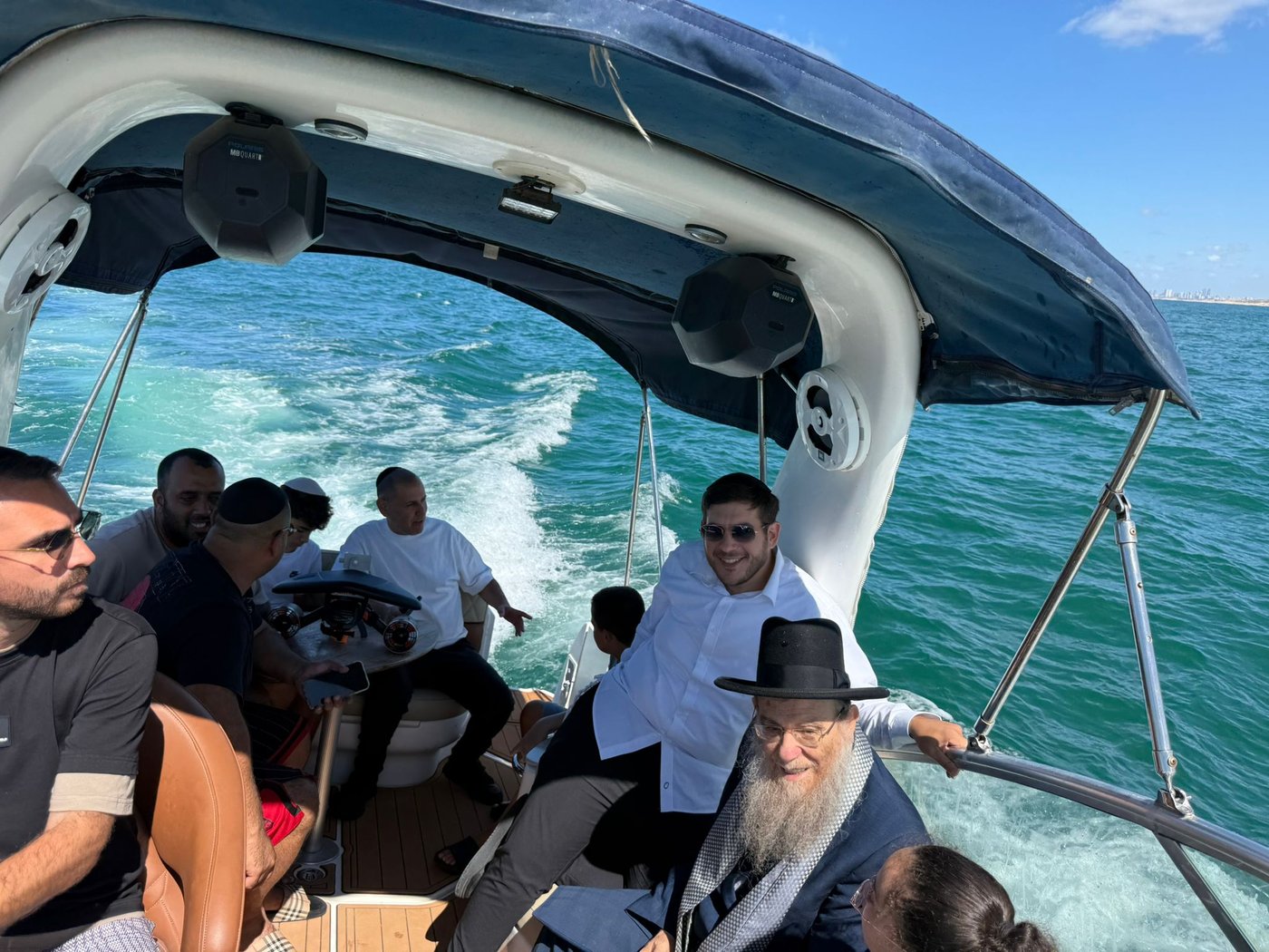 הגאון רבי יצחק ברדא בערב כיפור בלב הים באשקלון