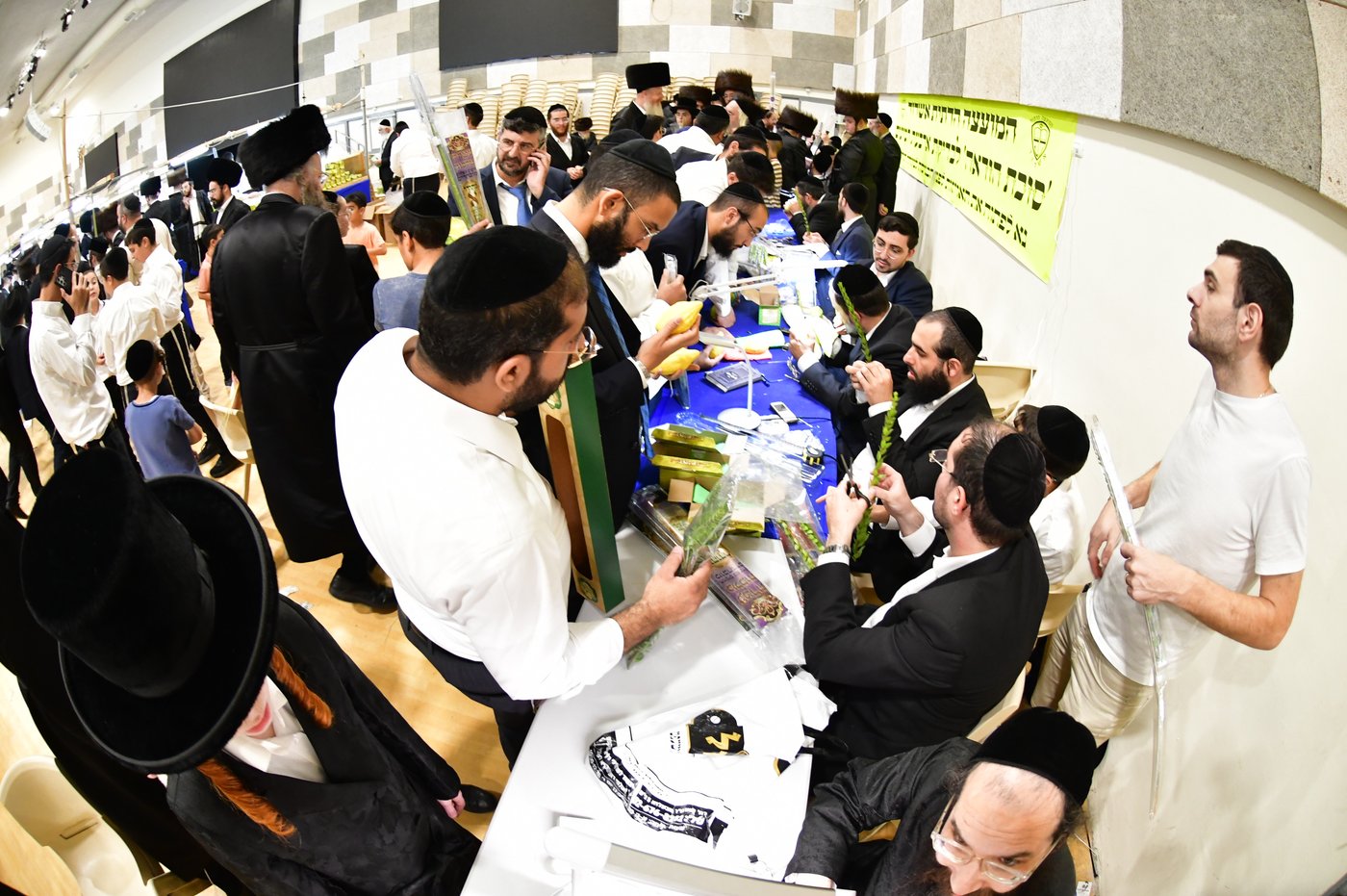 אווירת ערב חג הסוכות בעיר אשדוד
