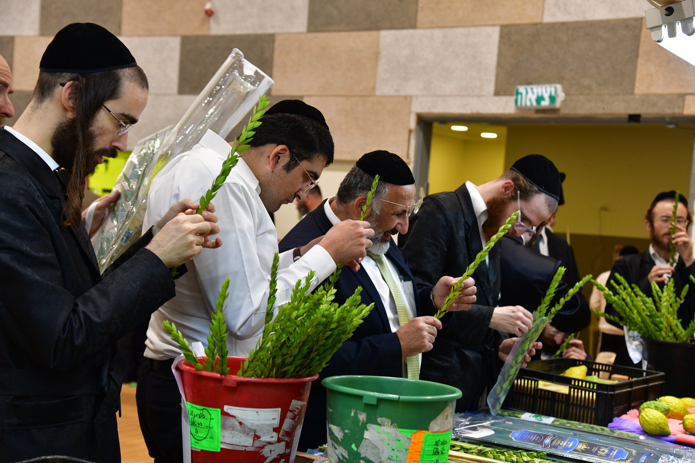 אווירת ערב חג הסוכות בעיר אשדוד