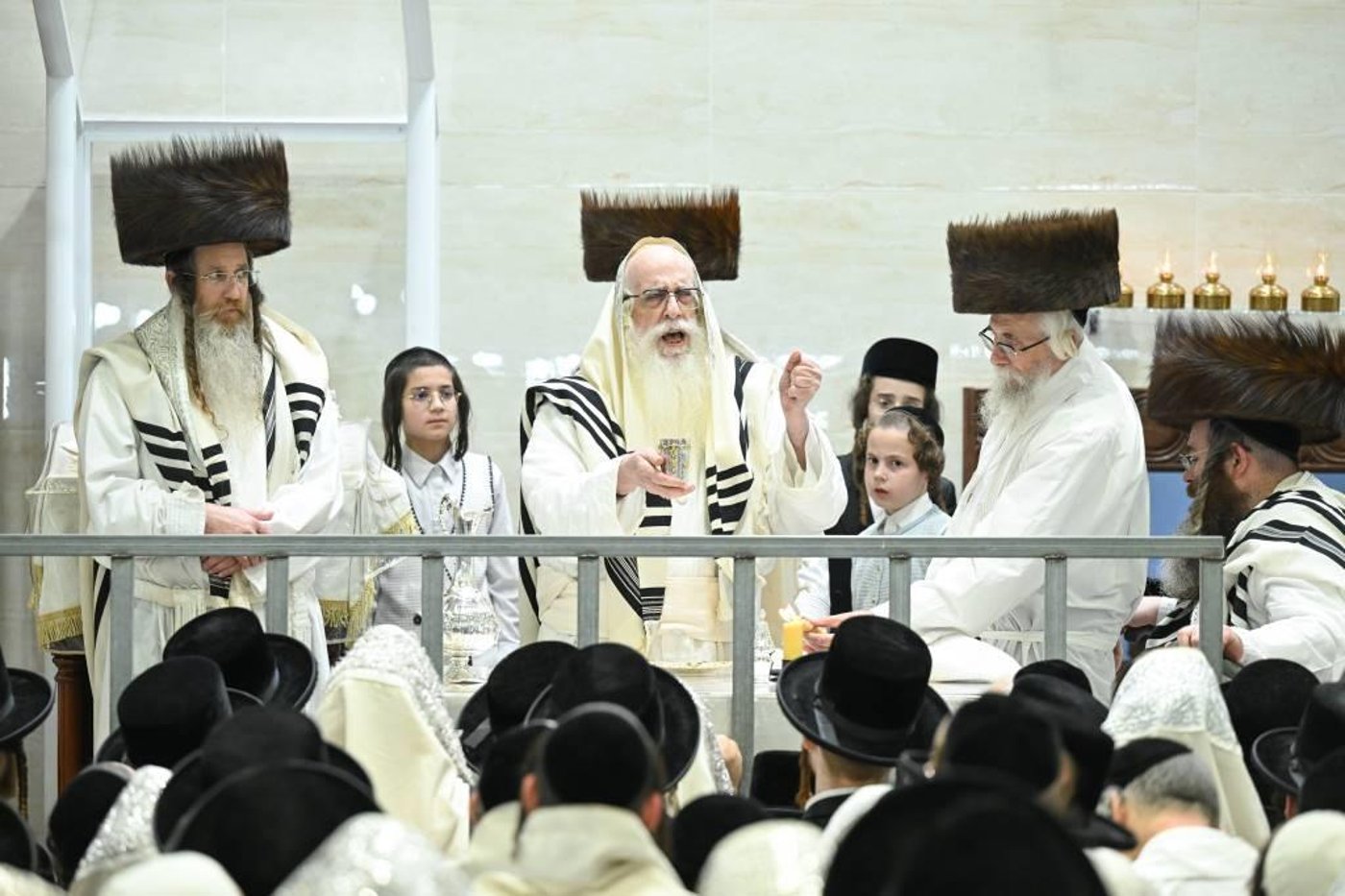 האדמו"ר מצאנז בהבדלה במוצאי יום כיפור