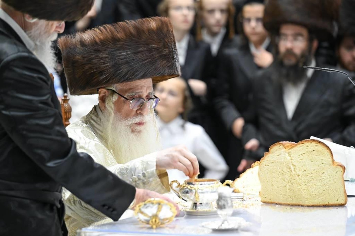 האדמו"ר מצאנז בטיש ערב יום כיפור