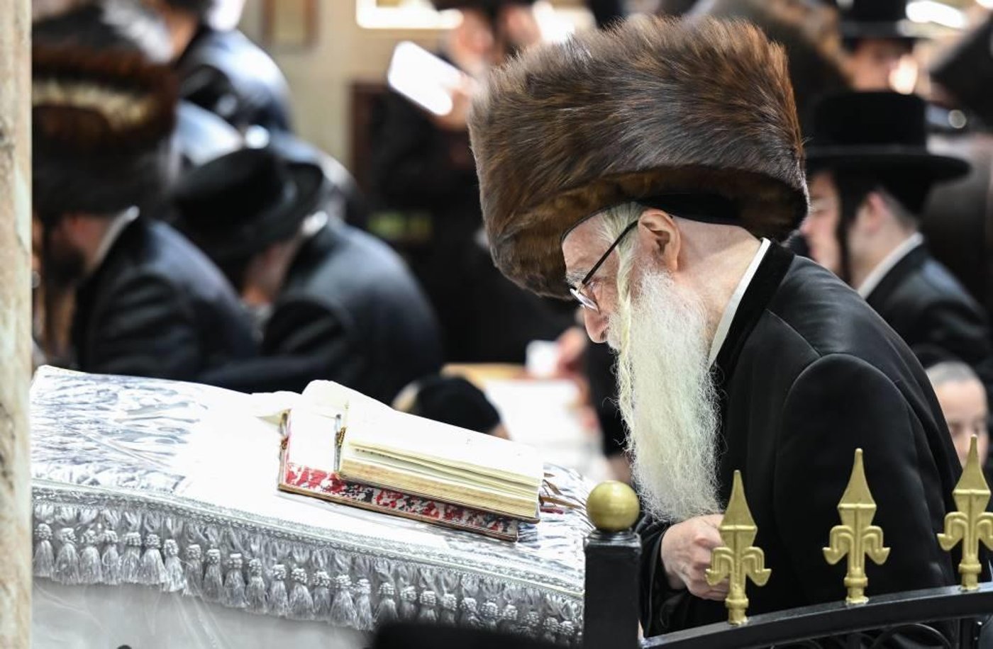 האדמו"ר מצאנז בטיש ערב יום כיפור