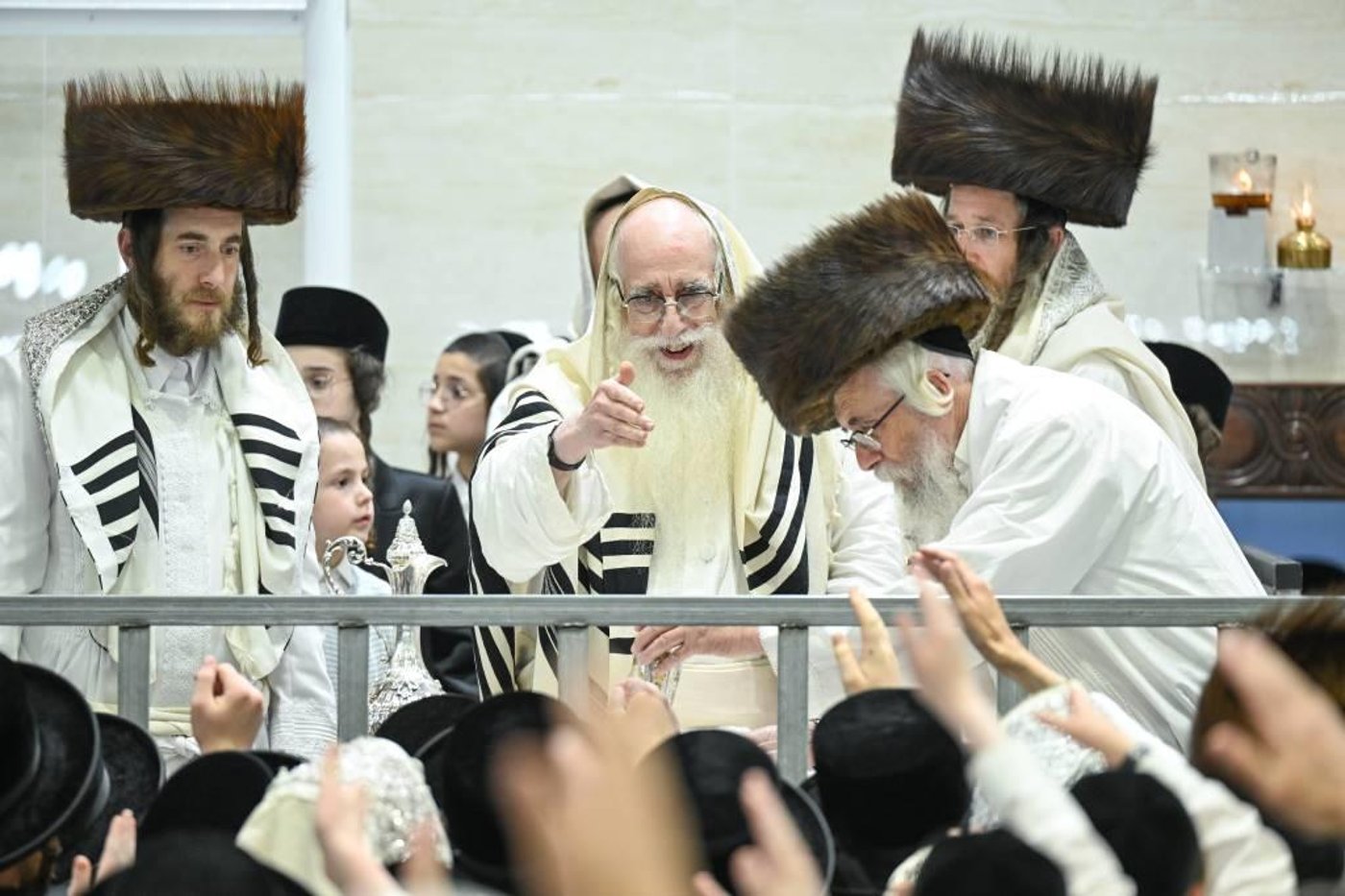 האדמו"ר מצאנז במוצאי יום כיפור