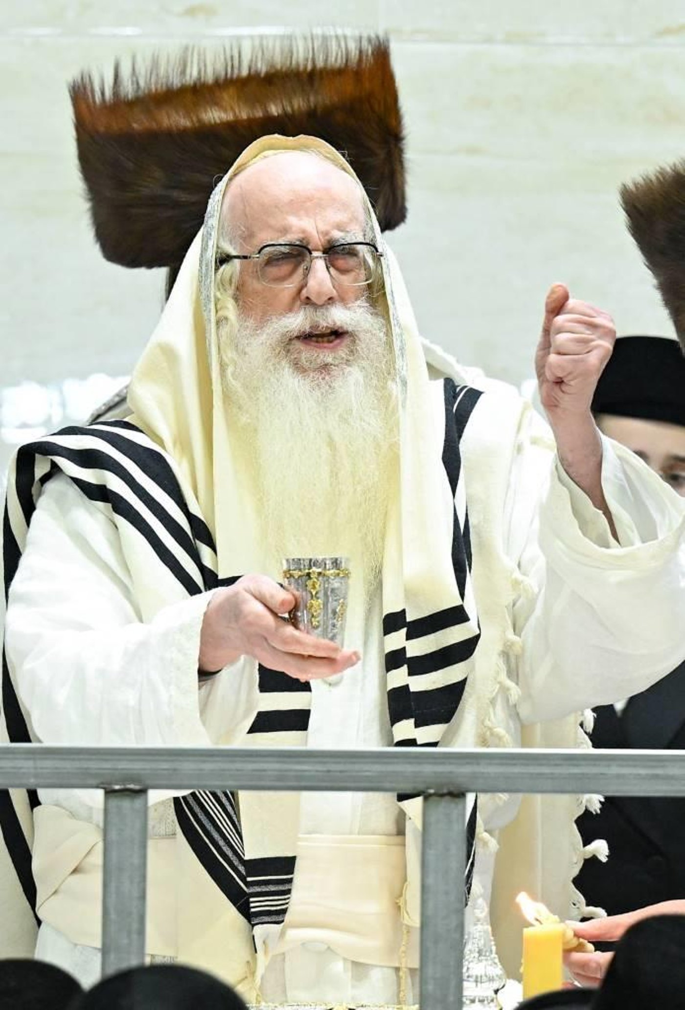 האדמו"ר מצאנז בהבדלה במוצאי יום כיפור