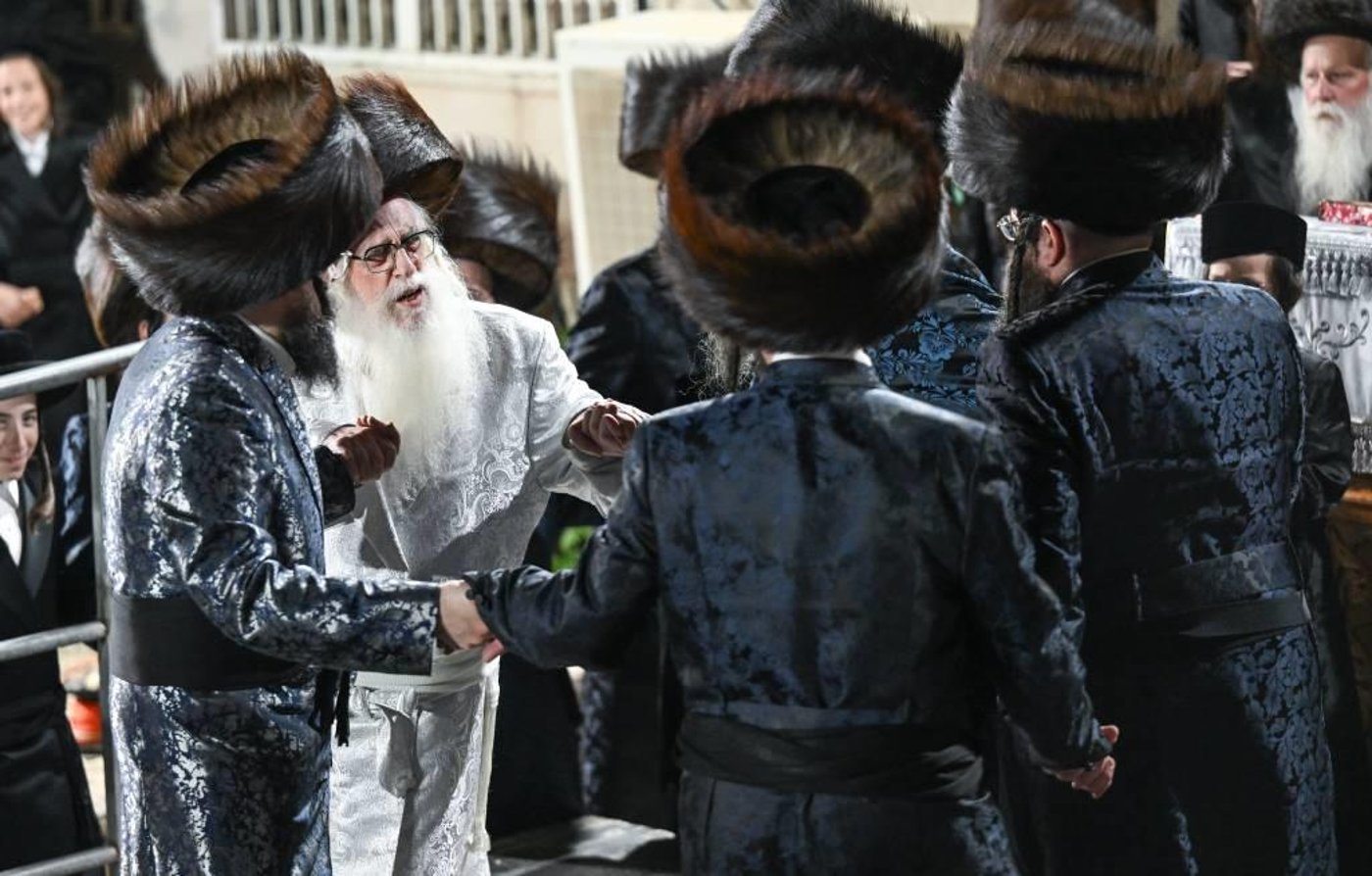 האדמו"ר מצאנז בקידוש לבנה במוצאי יום כיפור