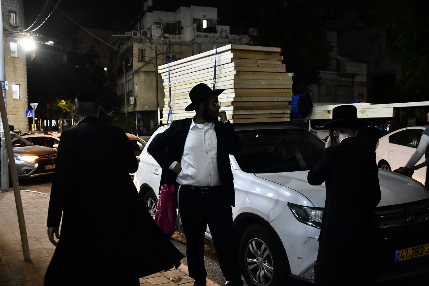 מראות ערב חג הסוכות בבני ברק