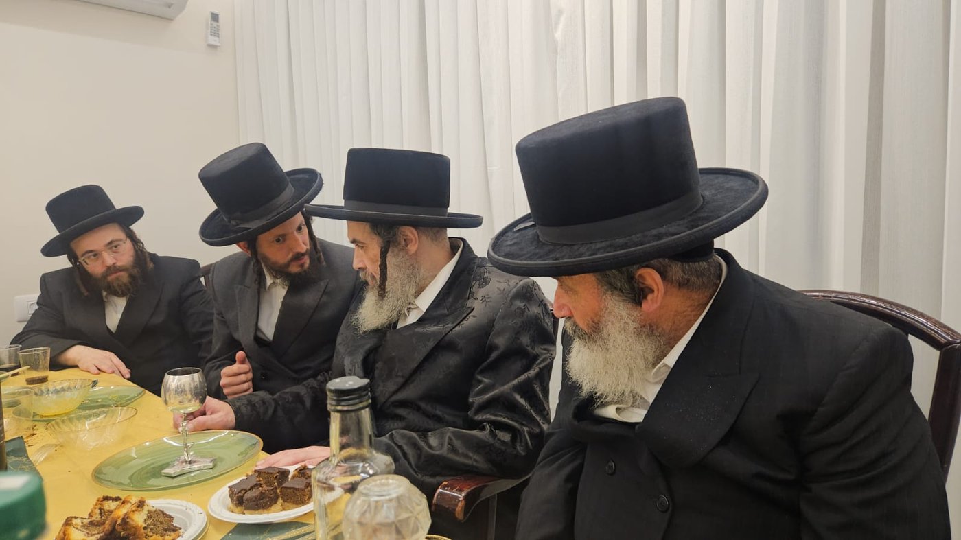סעודת יארצייט של הילד שמעון ויזל ז"ל