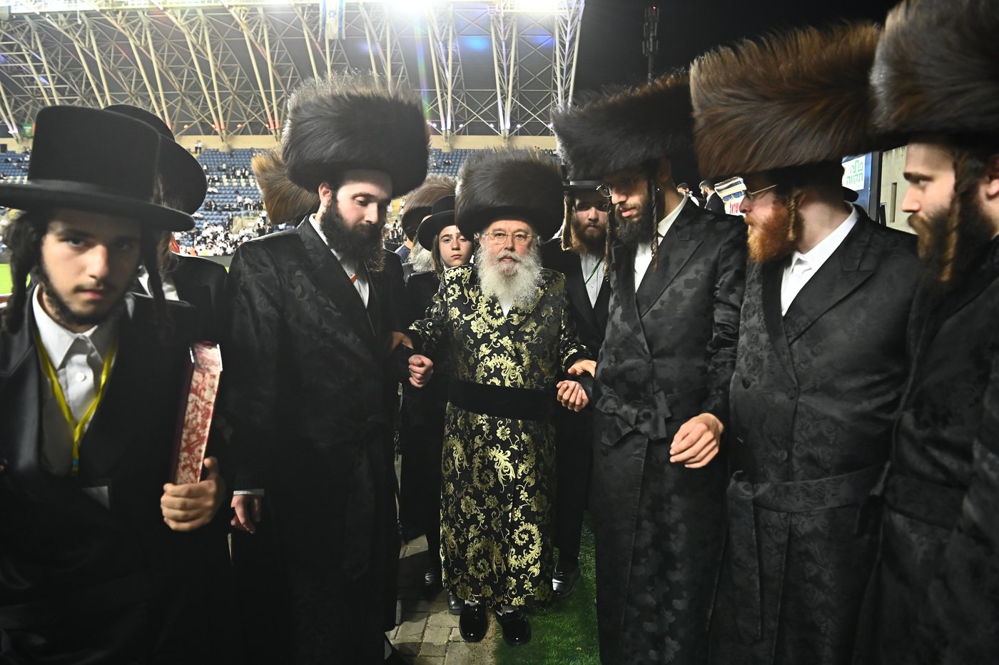 האדמו"ר ביציאתו מהמעמד