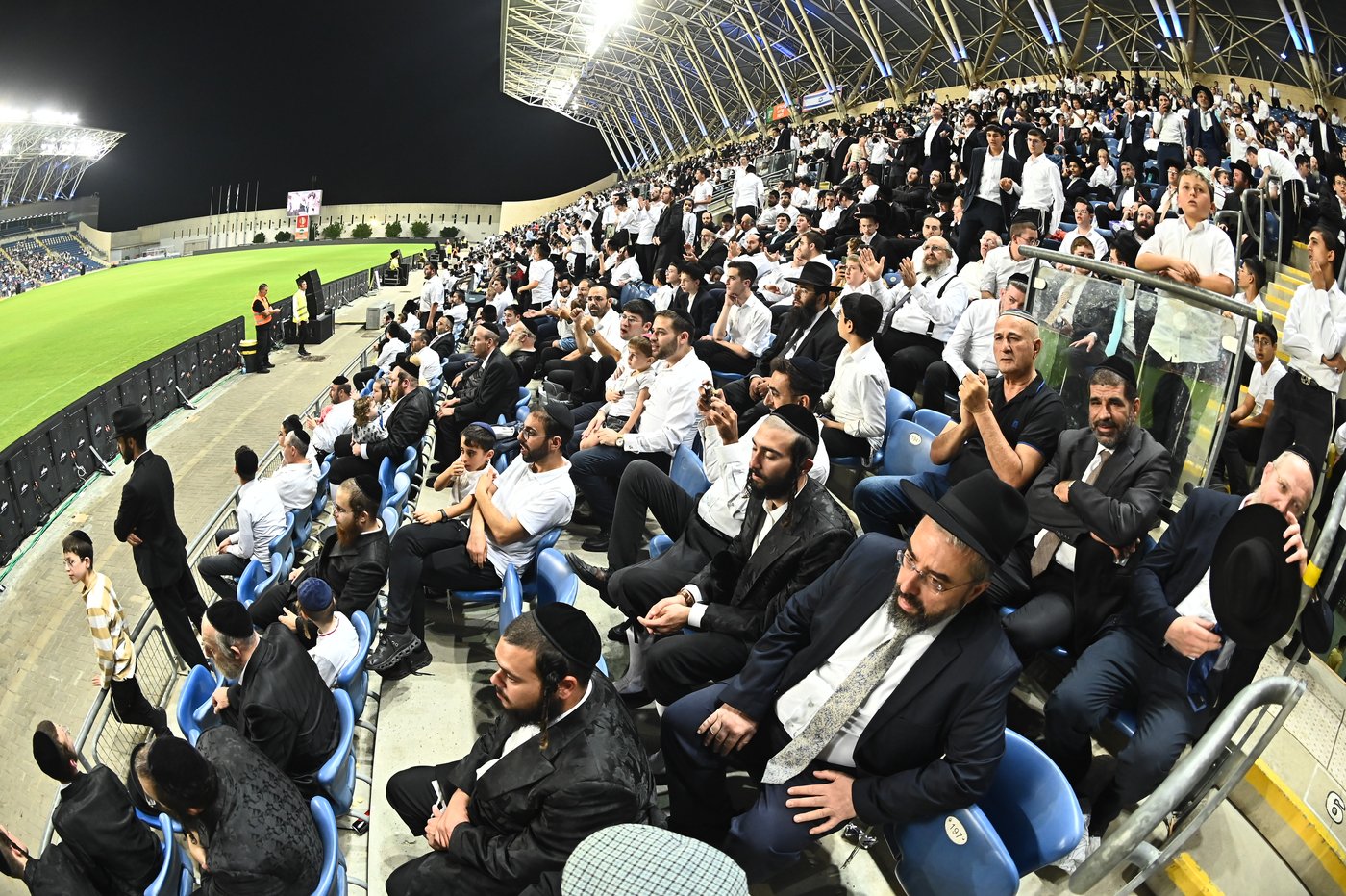 קהל הרבבות במעמד הנשגב בראשות האדמו"ר ממישקולץ