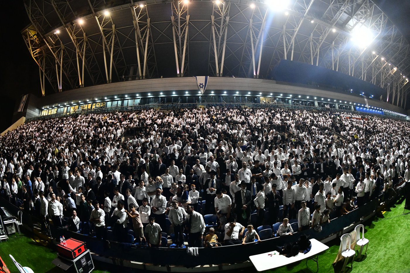 קהל הרבבות במעמד הנשגב בראשות האדמו"ר ממישקולץ