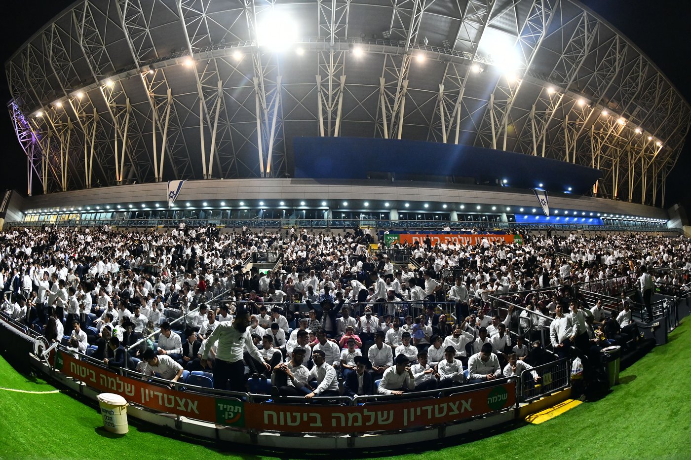 קהל הרבבות במעמד הנשגב בראשות האדמו"ר ממישקולץ