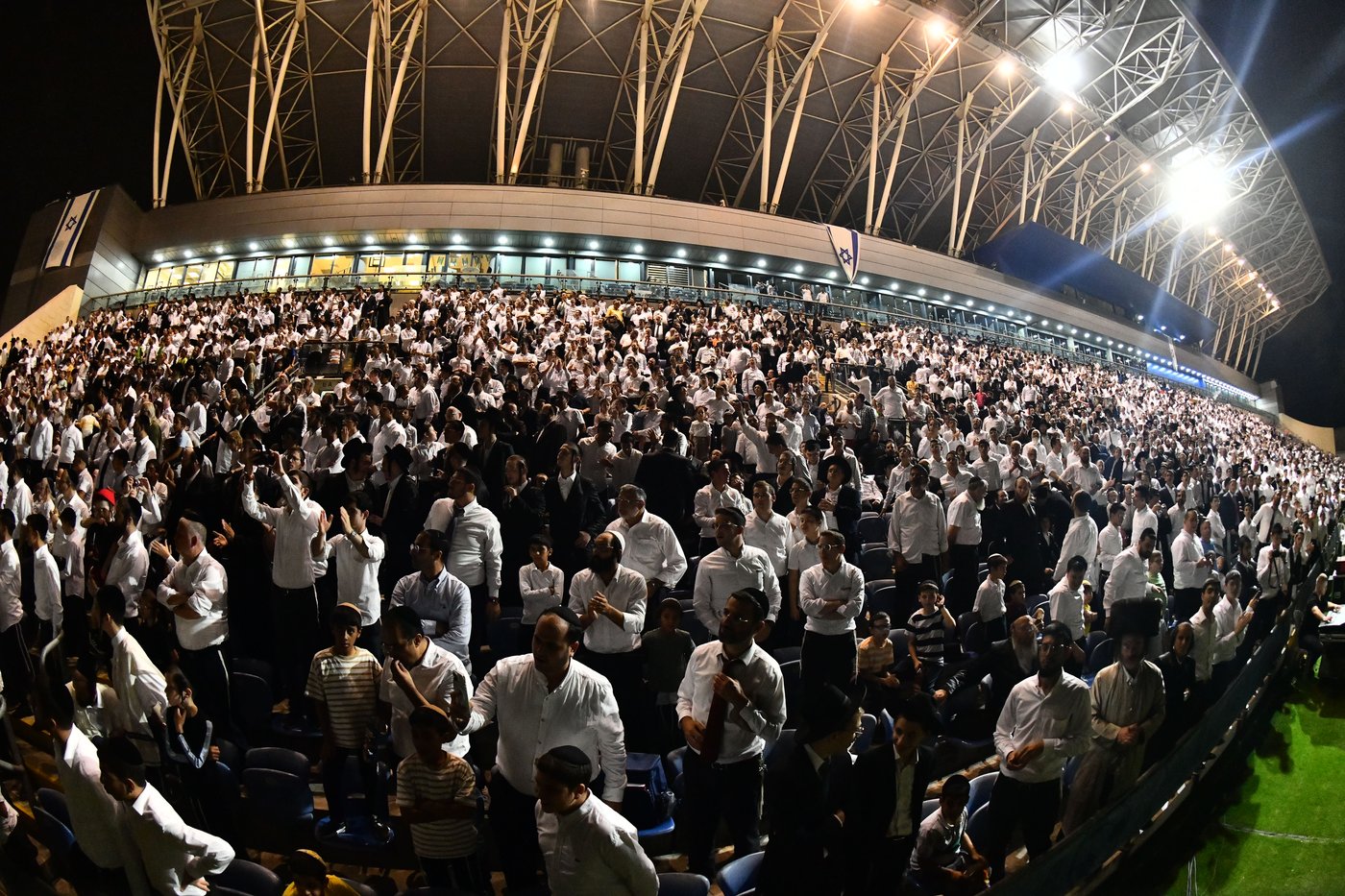 קהל הרבבות במעמד הנשגב בראשות האדמו"ר ממישקולץ