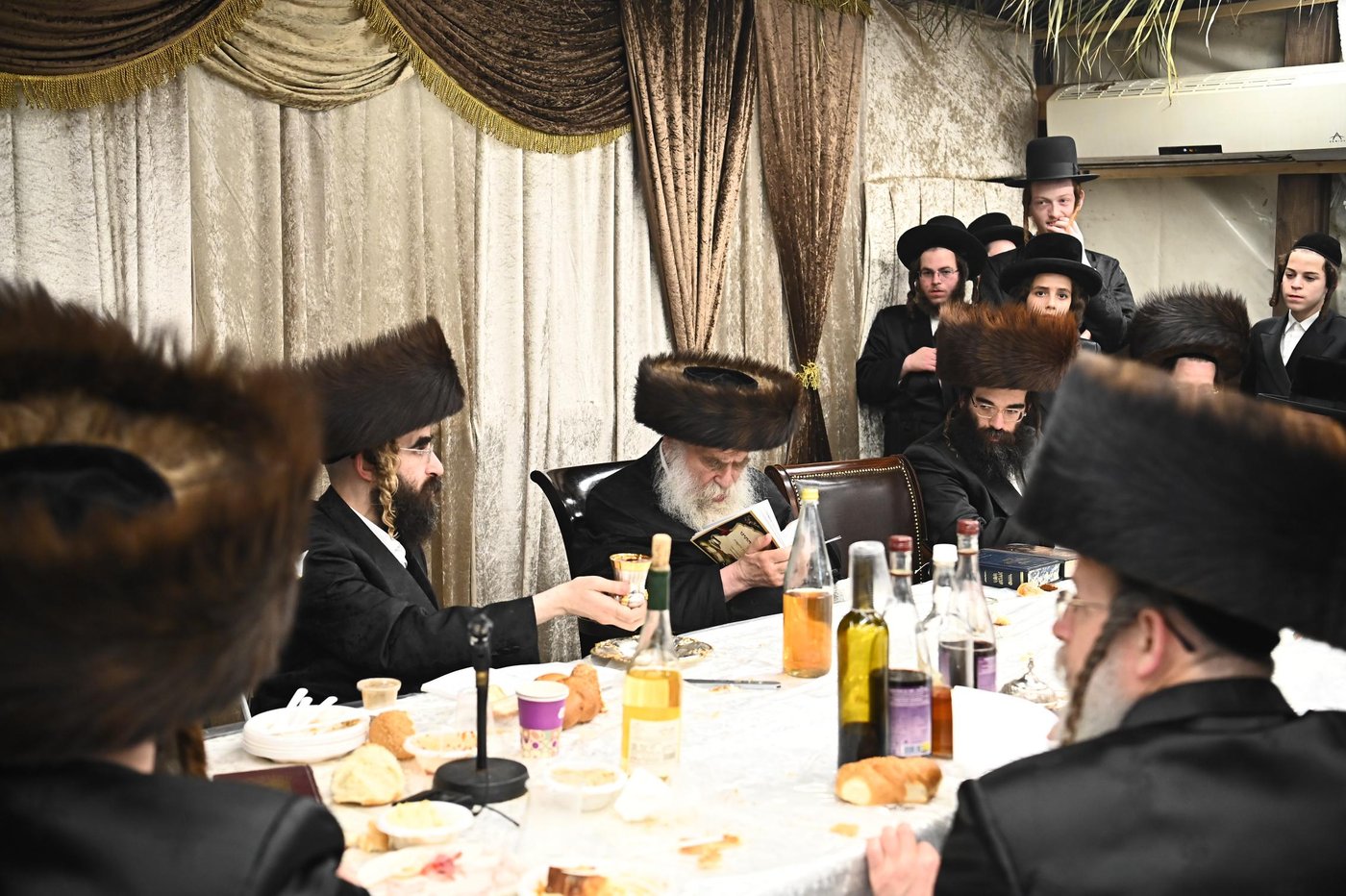 הגה"צ גאב"ד מאקאווא בטיש חוה"מ סוכות