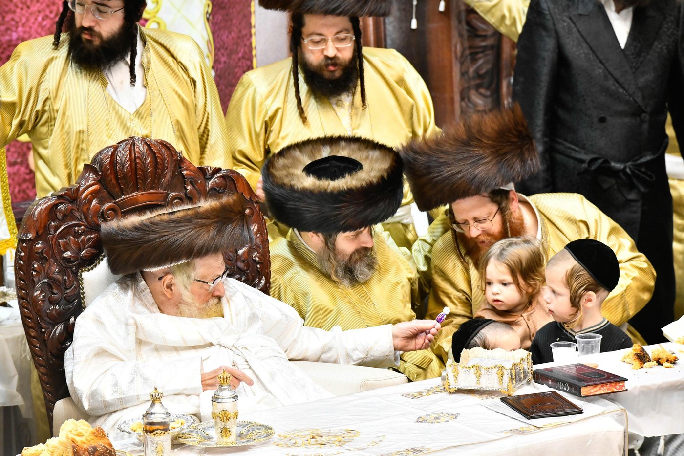 האדמו"ר מתולדות אברהם יצחק בטיש חוה"מ סכות