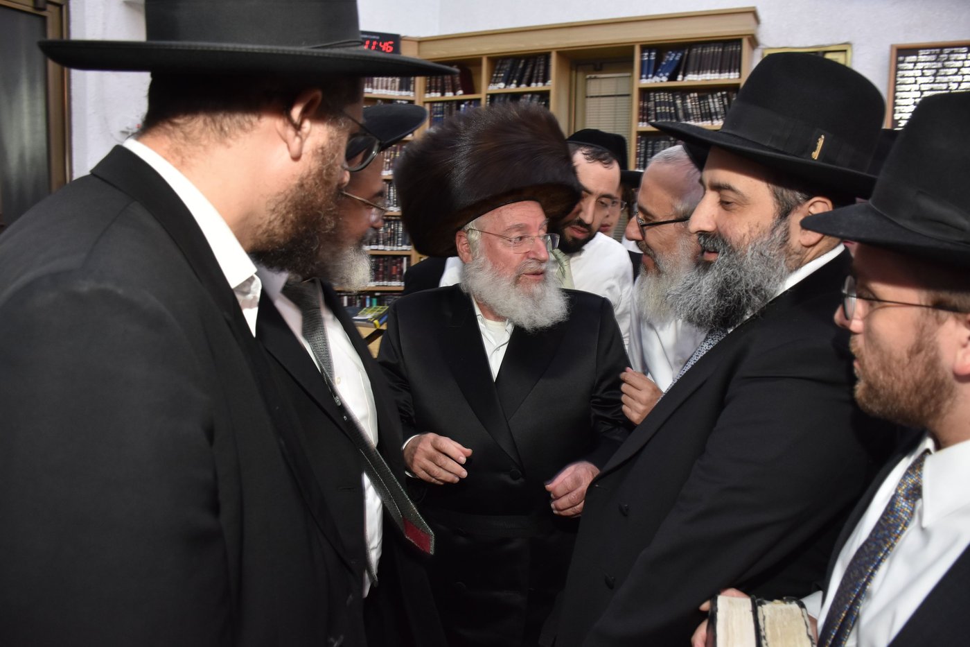 אלפים בשיעורו של הגאב"ד הגר"א וייס בבני ברק