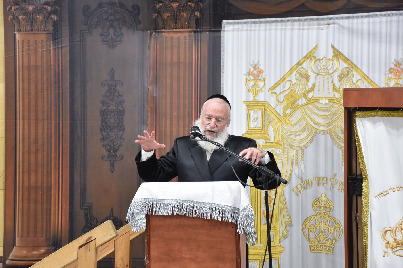 אלפים בשיעורו של הגאב"ד הגר"א וייס בבני ברק