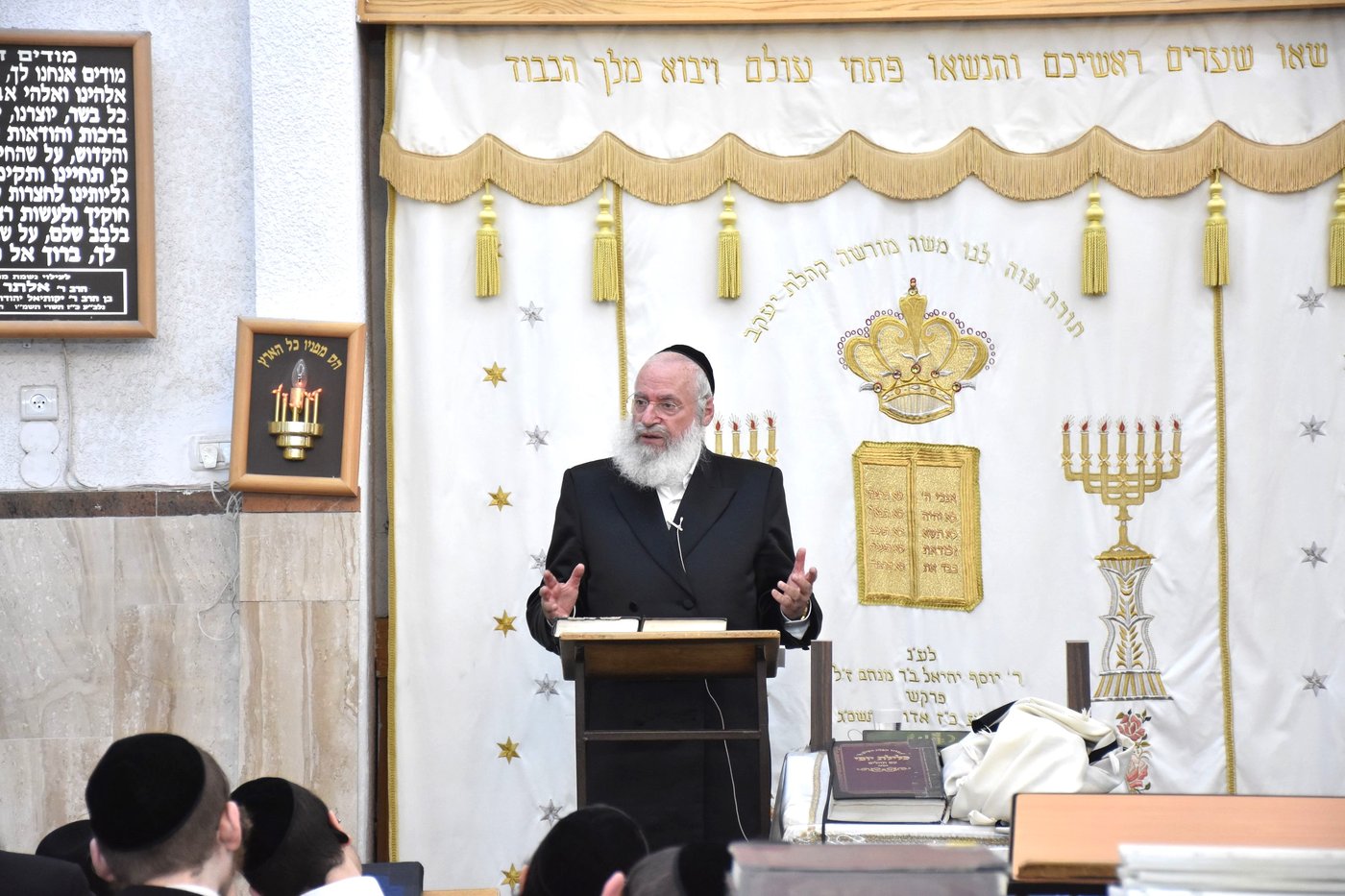 אלפים בשיעורו של הגאב"ד הגר"א וייס בבני ברק