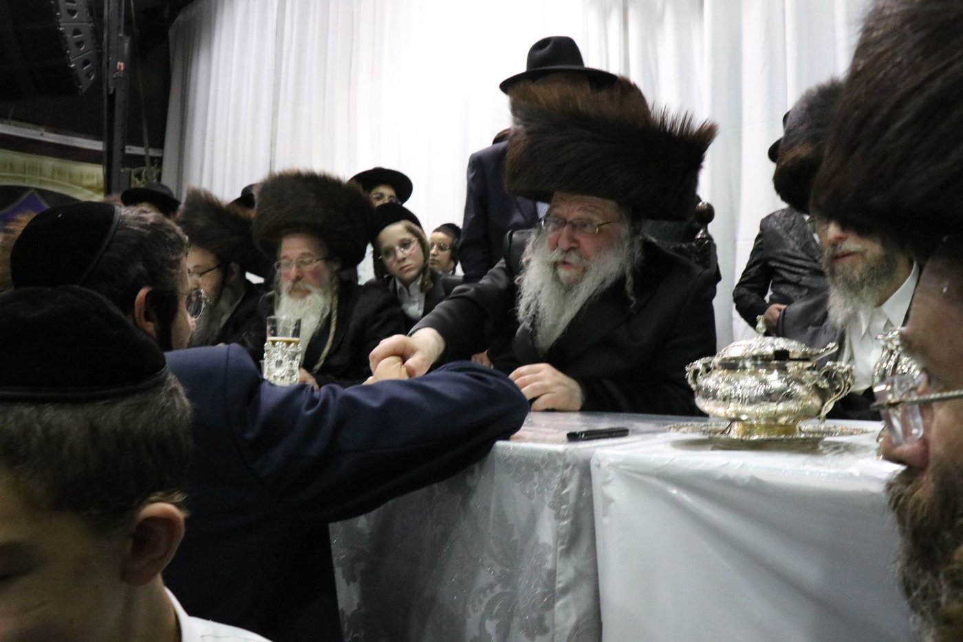 העריקים אצל האדמו"רים בחול המעוד סוכות תשפ"ו