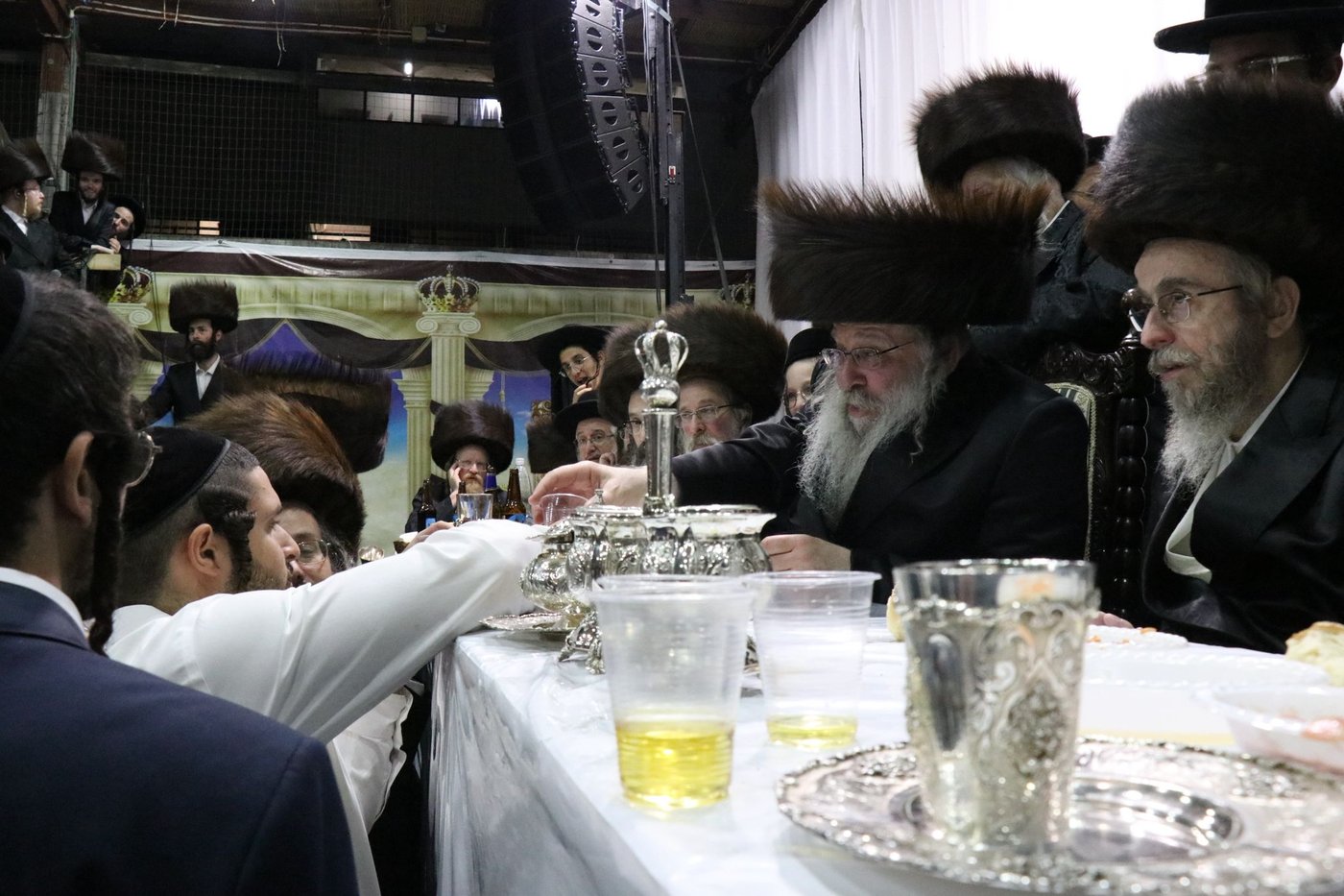 העריקים אצל האדמו"רים בחול המעוד סוכות תשפ"ו