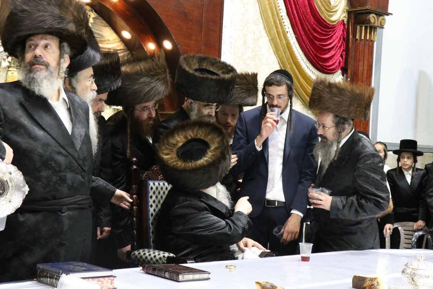 העריקים אצל האדמו"רים בחול המעוד סוכות תשפ"ו
