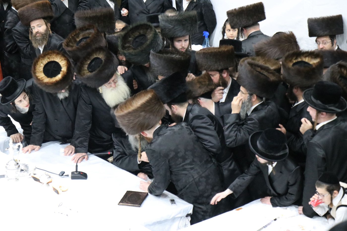העריקים אצל האדמו"רים בחול המעוד סוכות תשפ"ו