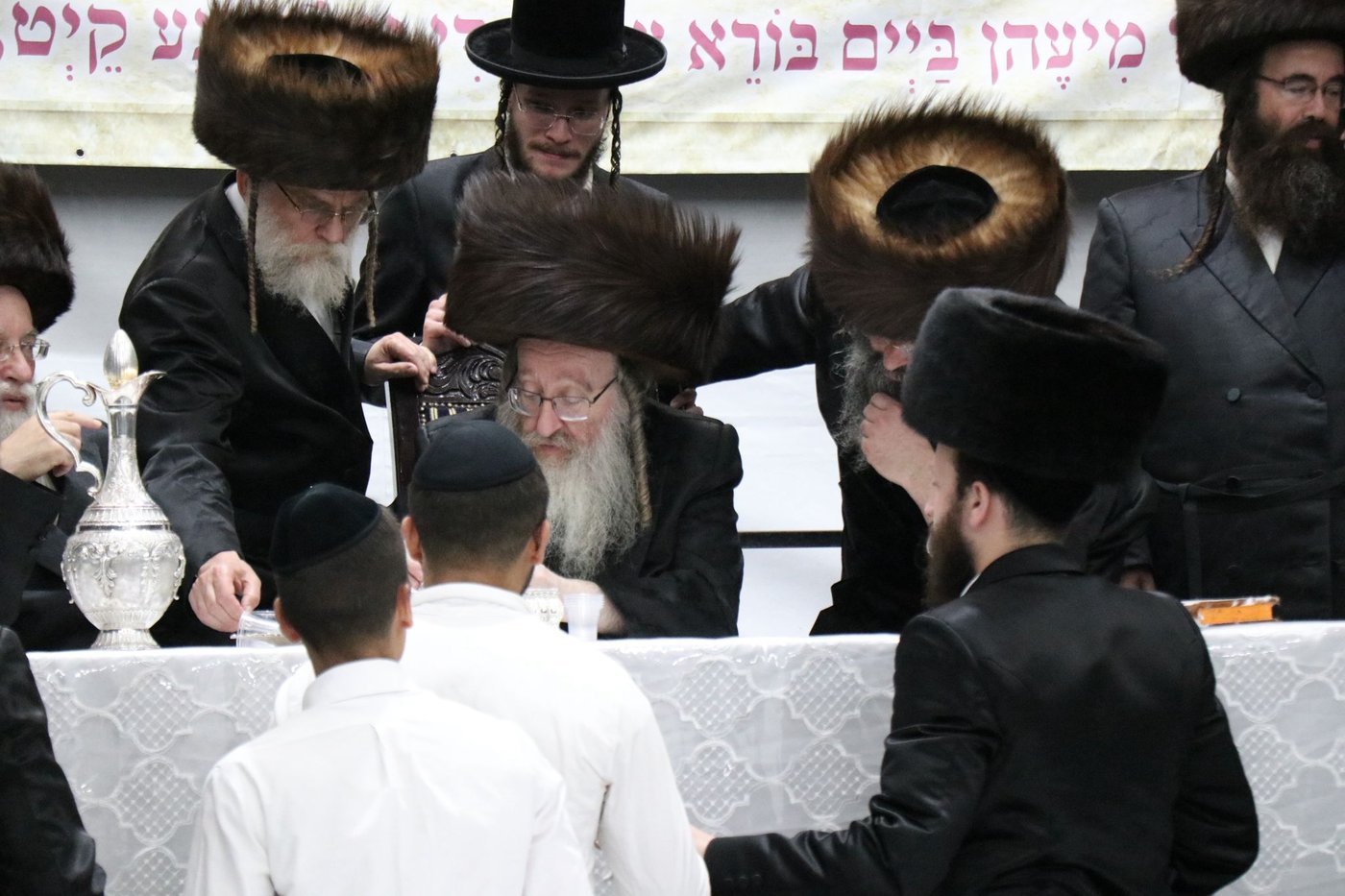 העריקים אצל האדמו"רים בחול המעוד סוכות תשפ"ו